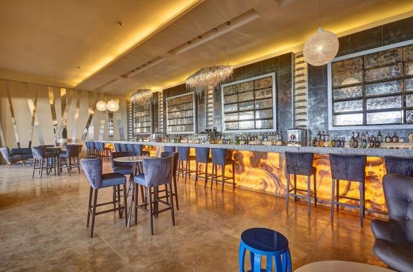 Royalton Negril Resort - Lobby Bar